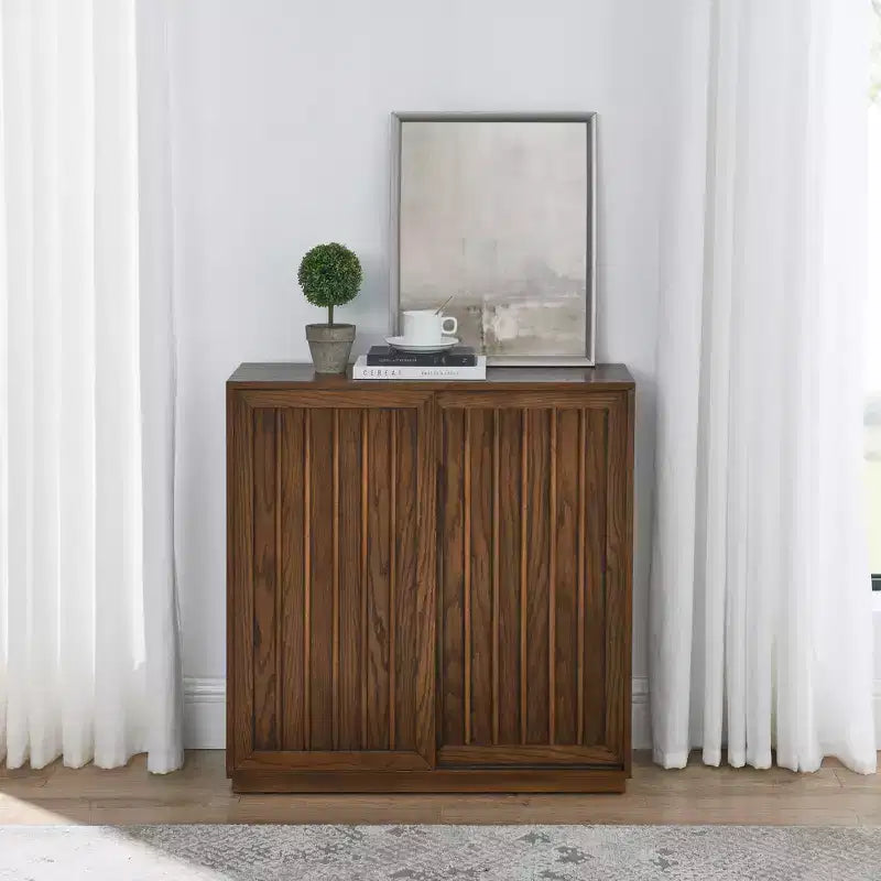 Credenza Mid-Century Modern con 2 Ante Scorrevoli e Listelli in Legno Massello, Mobile Contenitore