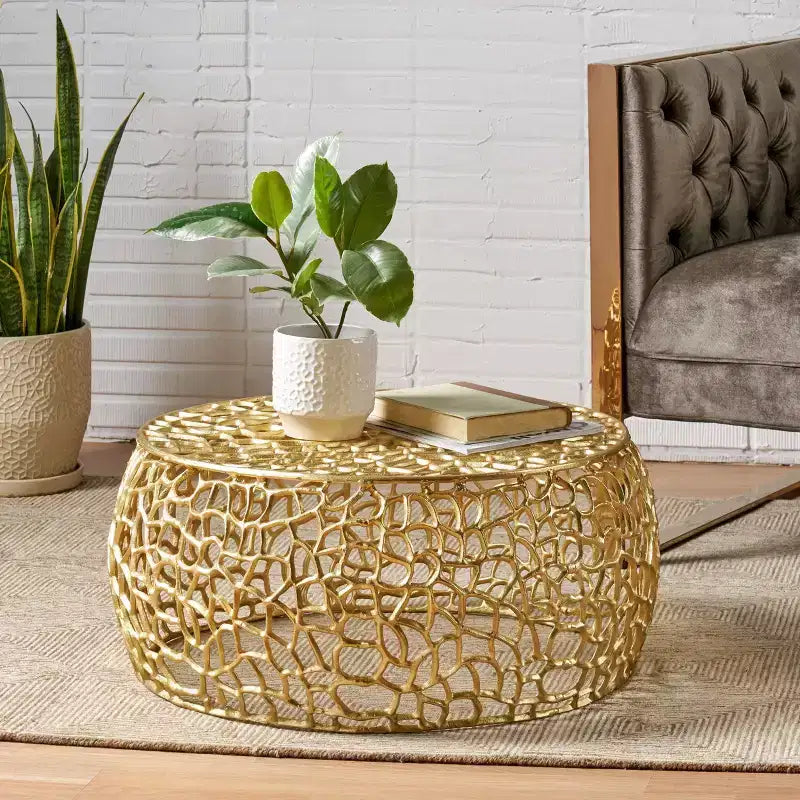 Tavolino da caffè rotondo in alluminio a rete, dorato, con base a piedistallo, 70 cm L